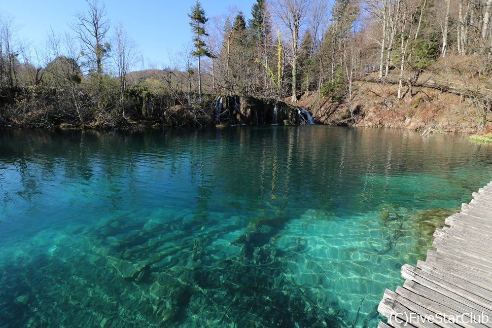 濃い青が美しい上湖群