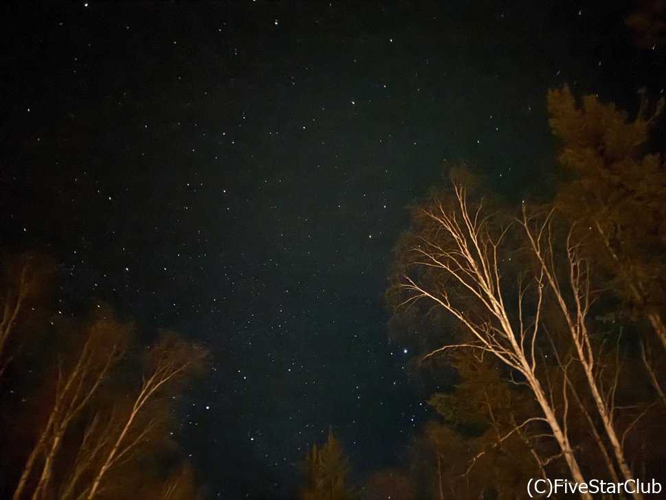 暗い空の中、星の数に圧倒されます 