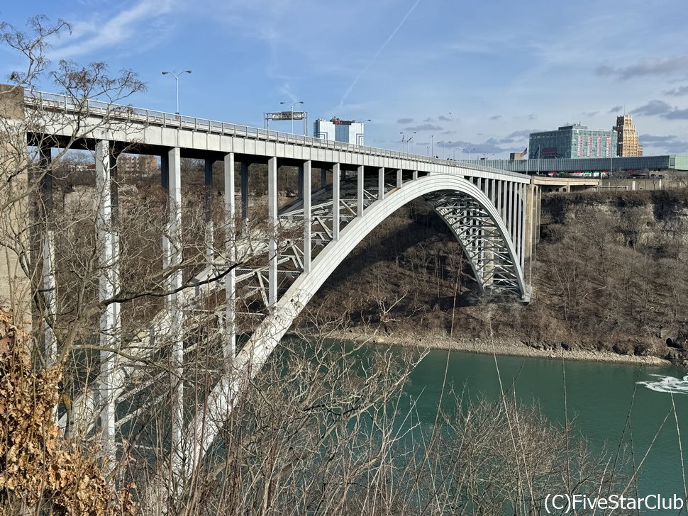 アメリカ側へ繋がるレインボー橋　時間があれば行きたい