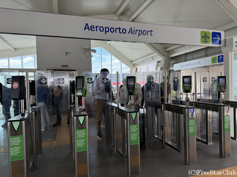 空港から中央駅まで便利なMariomi express